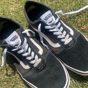 Black and white vans 🔥2/$20